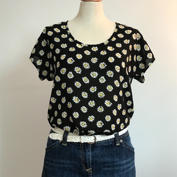 Fun & Flirt Daisy print chiffon t shirt - 3/25$ - Picture 2 of 8